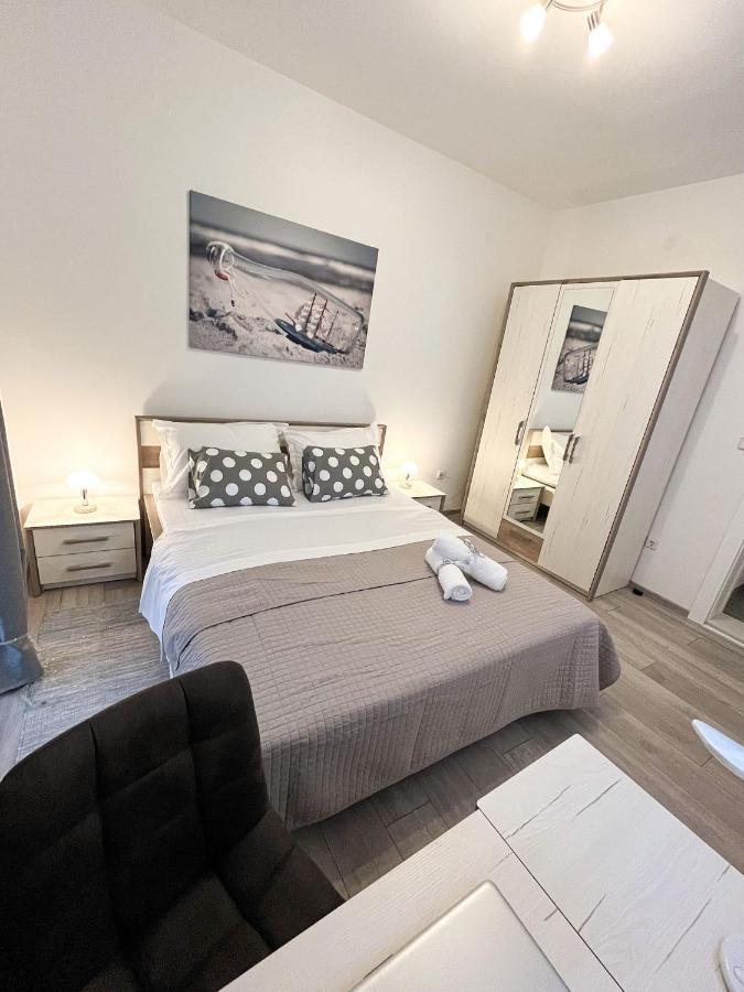 Apartments T&T Трогир Екстериор снимка