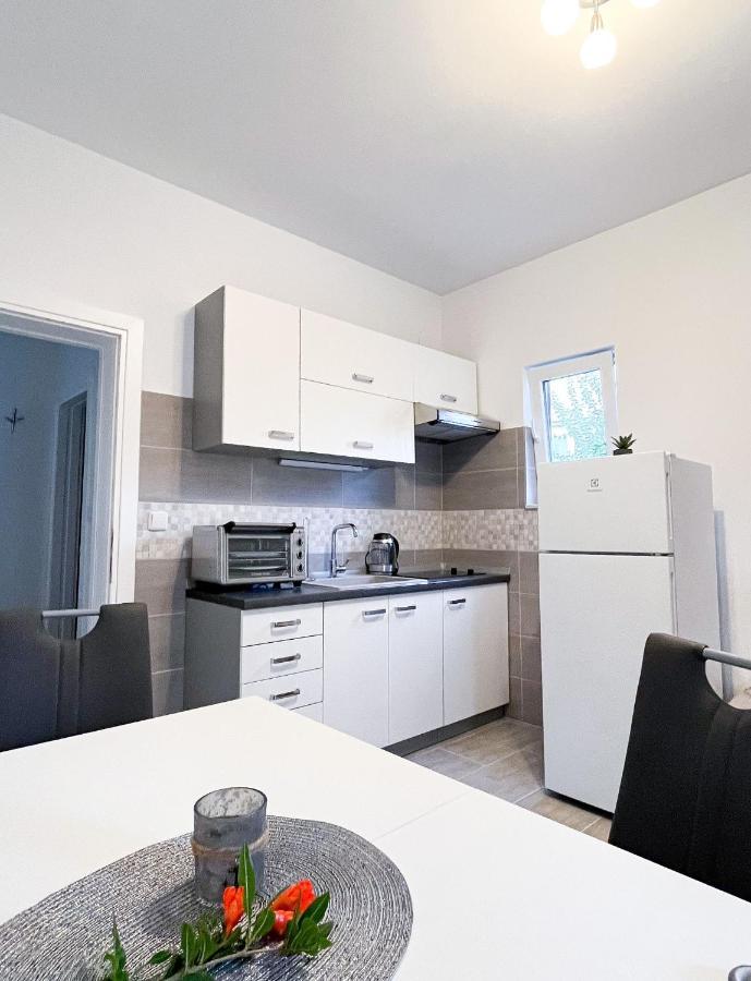 Apartments T&T Трогир Екстериор снимка