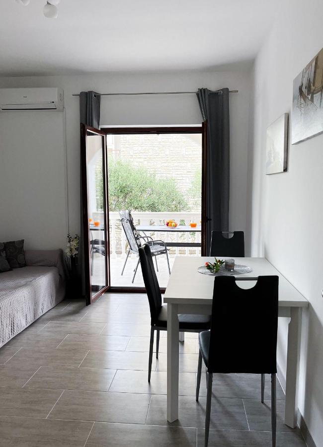 Apartments T&T Трогир Екстериор снимка