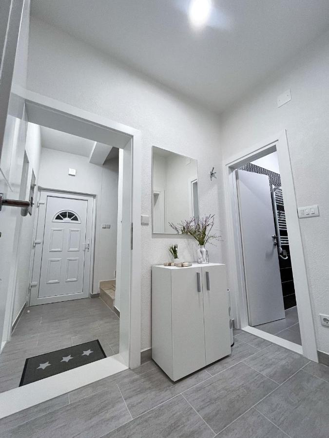 Apartments T&T Трогир Екстериор снимка