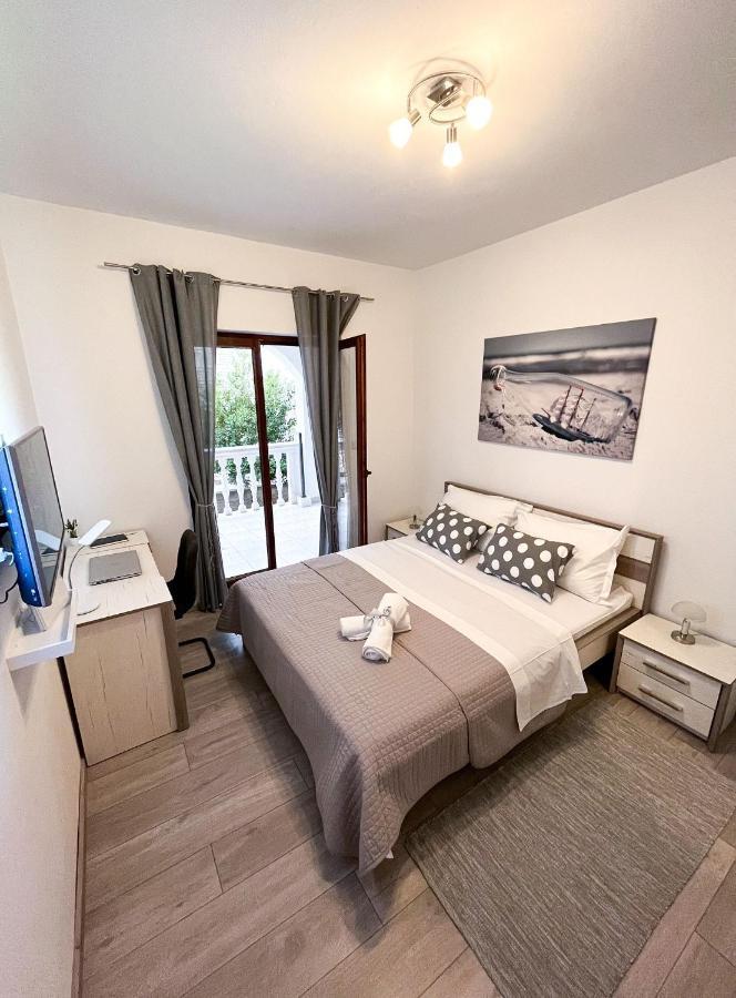 Apartments T&T Трогир Екстериор снимка