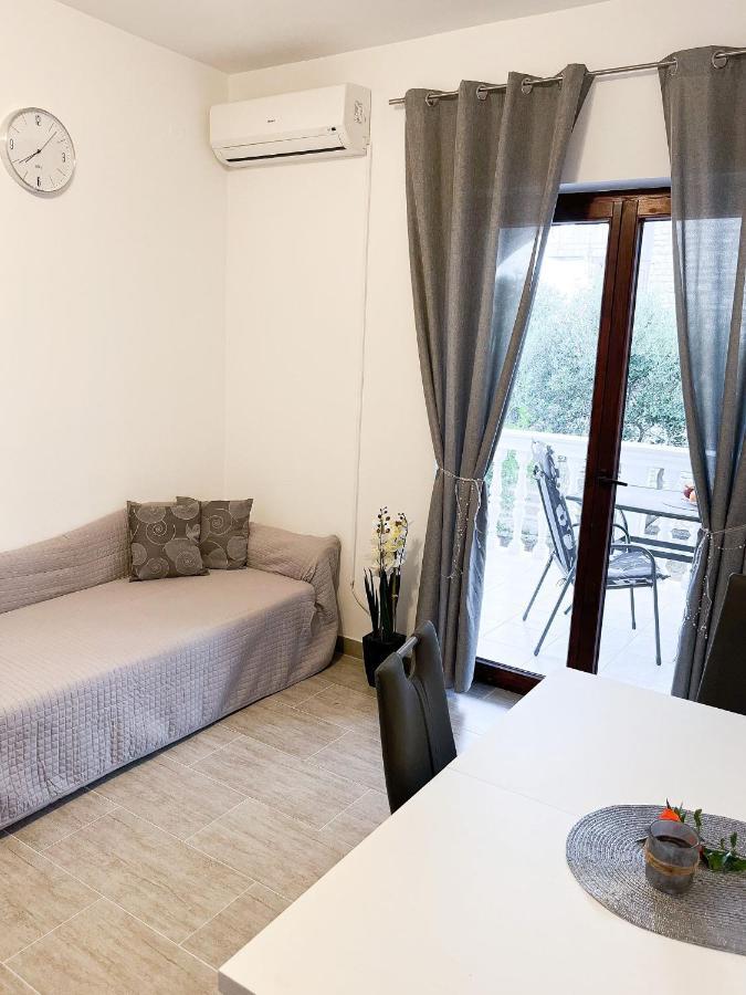 Apartments T&T Трогир Екстериор снимка