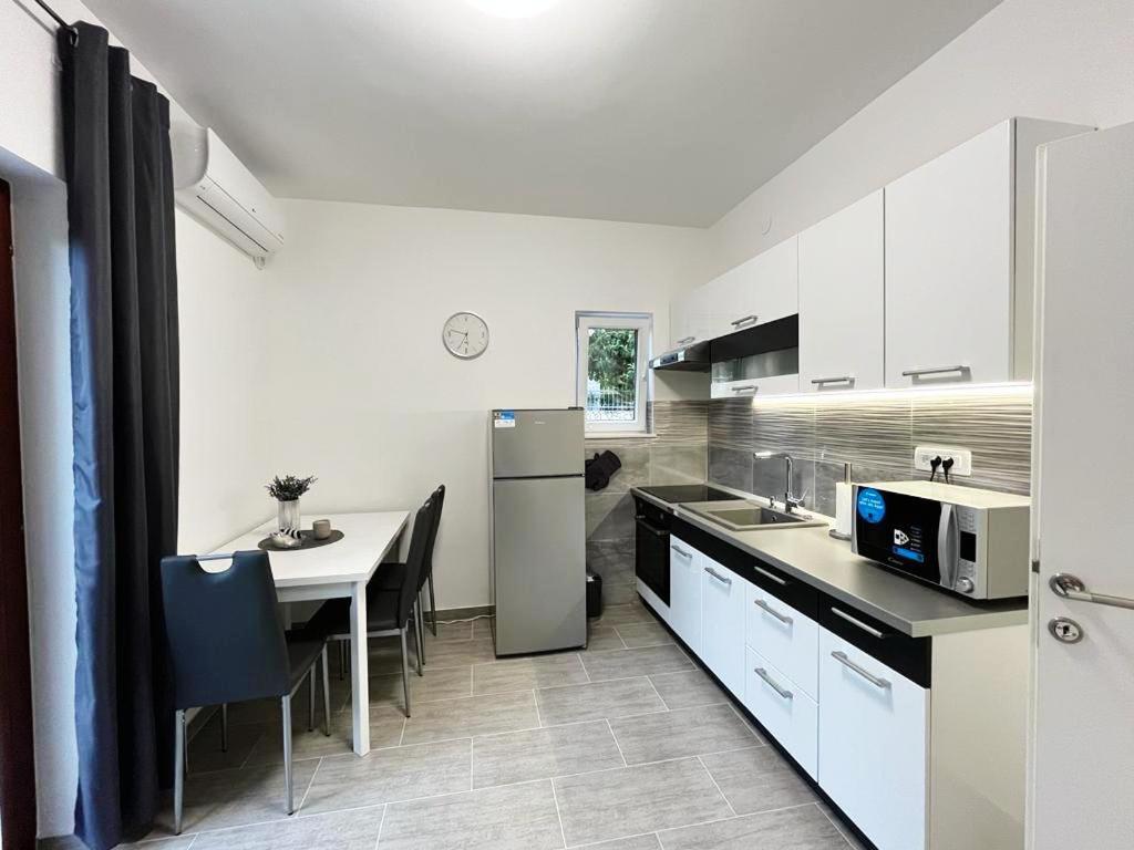 Apartments T&T Трогир Екстериор снимка