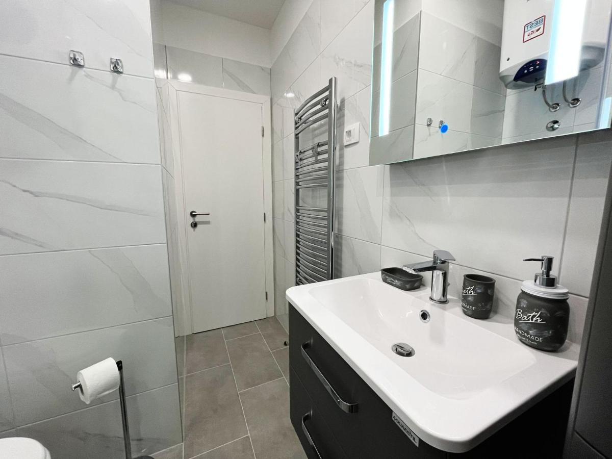 Apartments T&T Трогир Екстериор снимка